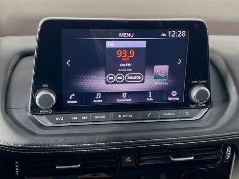 Used 2022 Nissan Rogue SV image 14