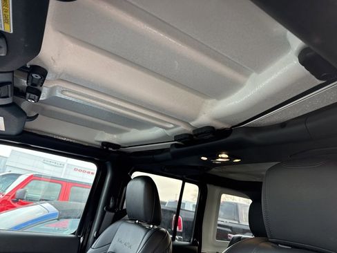 Used 2023 Jeep Wrangler Unlimited Sahara w/ Cold Weather Group image 7