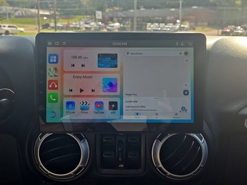 Used 2016 Jeep Wrangler Unlimited Sahara w/ Connectivity Group AWD/4WD image 6