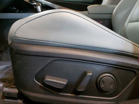 Used 2025 Hyundai Elantra Limited FWD image 27