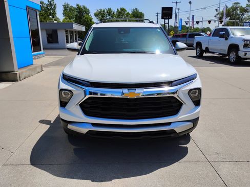Used 2024 Chevrolet TrailBlazer LT w/ LT Cold Weather Package AWD/4WD image 2