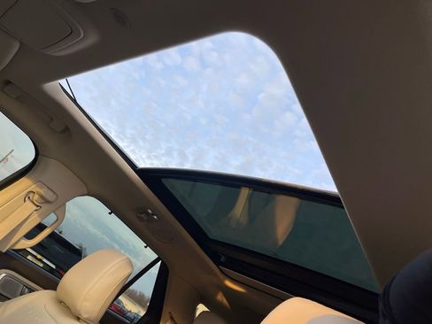 Used 2022 Ford Explorer Platinum w/ Equipment Group 601A image 9