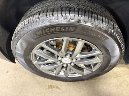 Used 2019 GMC Acadia SLT FWD image 16