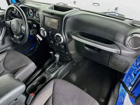 Used 2015 Jeep Wrangler Unlimited Sahara w/ Dual Top Group AWD/4WD image 29