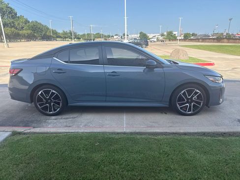 Used 2025 Nissan Sentra SR w/ SR Premium Package FWD image 4