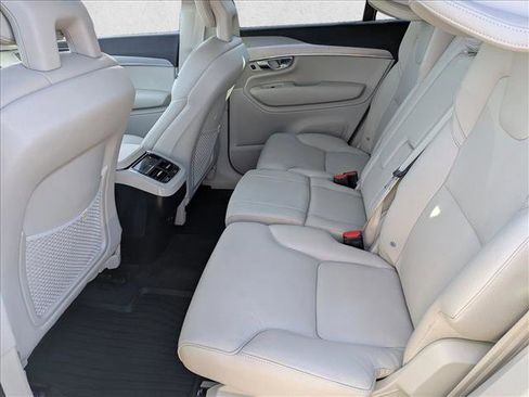 Used 2022 Volvo XC90 T5 Momentum w/ Climate Package image 18