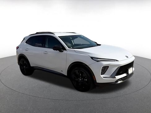 Used 2024 Buick Envision Sport Touring image 2