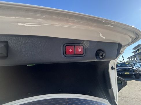 Used 2022 Mercedes-Benz E 350 Sedan image 16