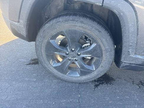 Used 2020 Jeep Compass Latitude image 10