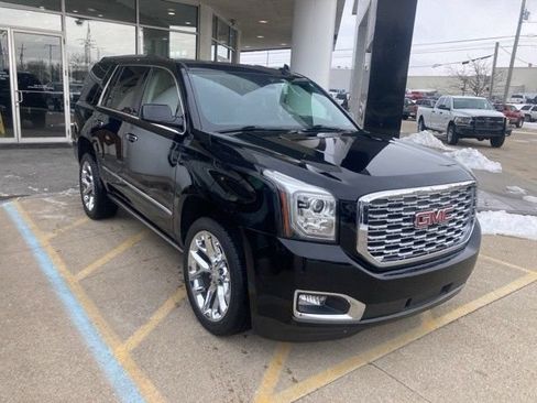 Used 2020 GMC Yukon Denali w/ Denali Premium Package AWD/4WD image 2