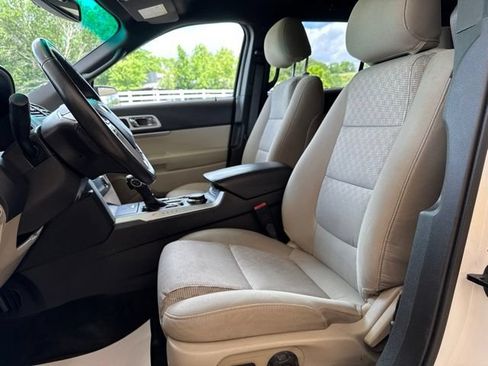 Used 2015 Ford Explorer XLT w/ Equipment Group 201B AWD/4WD image 12