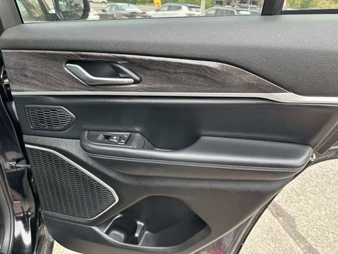 Certified 2022 Jeep Grand Cherokee Limited image 11