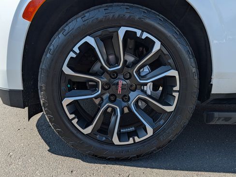 Used 2022 GMC Yukon Denali w/ Denali Premium Package image 15