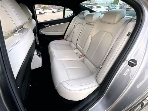 Used 2025 Genesis G70 2.5T RWD image 37