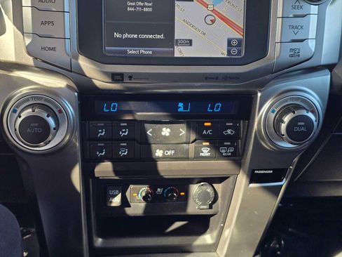 Used 2016 Toyota 4Runner Limited image 29