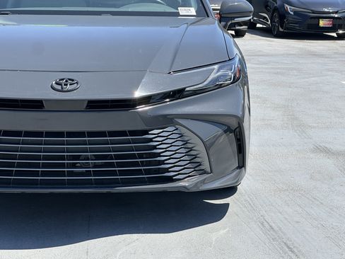 Used 2025 Toyota Camry XLE FWD image 12
