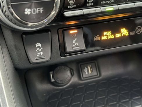 Used 2024 Toyota RAV4 XLE image 32