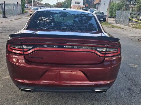 Used 2019 Dodge Charger SXT w/ Blacktop Package RWD image 4