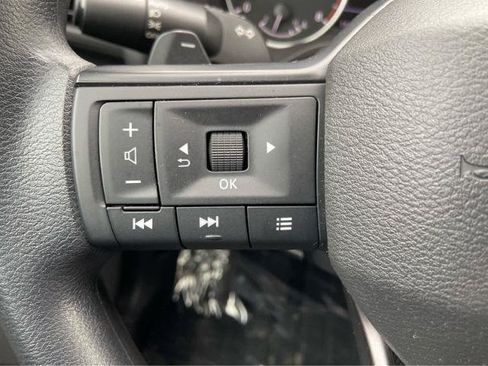 Used 2025 Nissan Rogue S FWD image 33