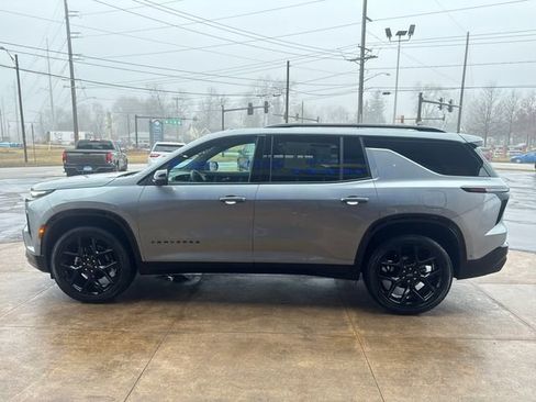 Used 2025 Chevrolet Traverse RS image 7