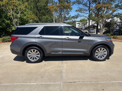 Used 2022 Ford Explorer Limited w/ Equipment Group 301A image 7