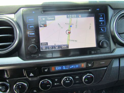 Used 2017 Toyota Tacoma TRD Sport w/ Premium & Technology Package image 39