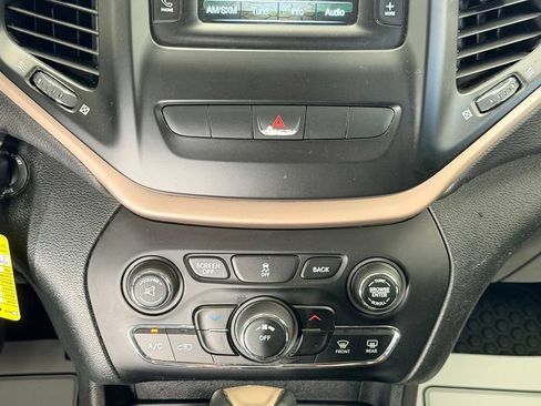 Used 2014 Jeep Cherokee Latitude w/ Cold Weather Group AWD/4WD image 11