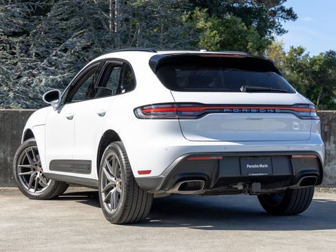 Certified 2026 Porsche Macan AWD/4WD image 3