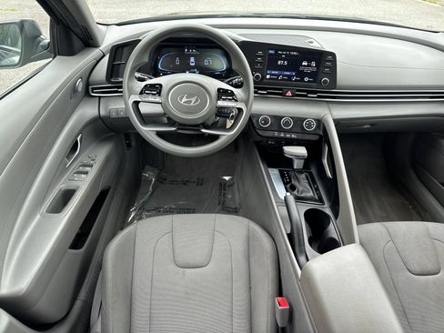 Used 2024 Hyundai Elantra SE FWD image 22