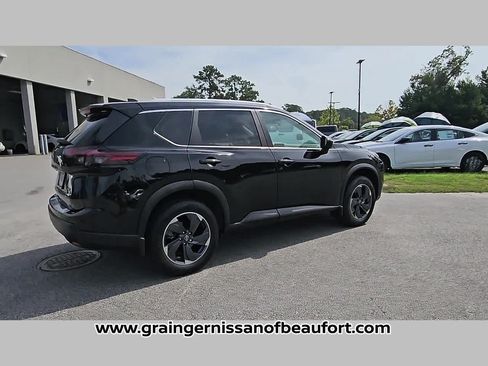 Used 2024 Nissan Rogue SV w/ SV Premium Package FWD image 32