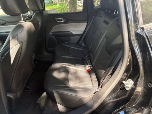 Used 2025 Jeep Compass Latitude AWD/4WD image 36