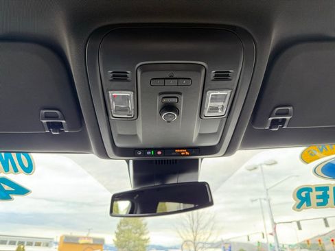 Used 2024 Chevrolet Suburban LT image 29