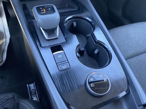 Used 2024 Nissan Rogue SV image 50