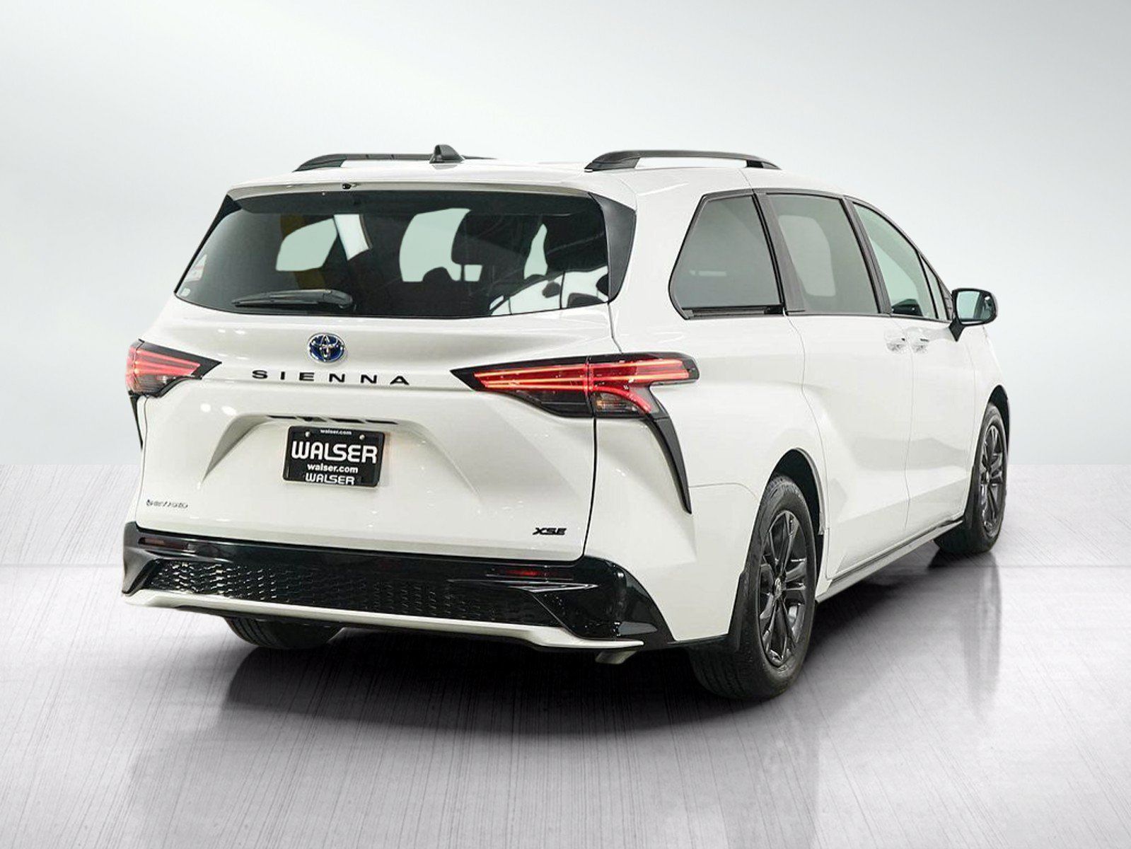 Used 2025 Toyota Sienna XSE AWD/4WD image 5
