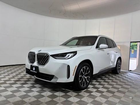 Used 2025 BMW X3 xDrive30i w/ Premium Package AWD/4WD image 3