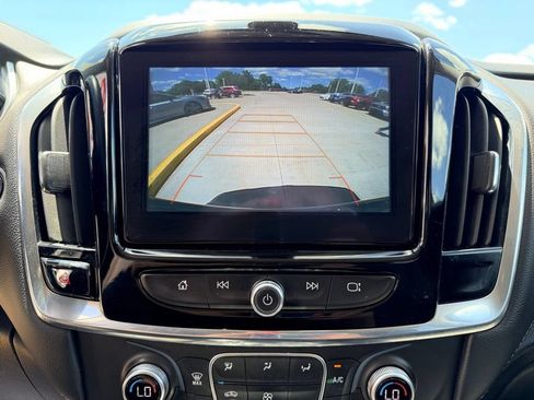 Used 2018 Chevrolet Traverse LT FWD image 19