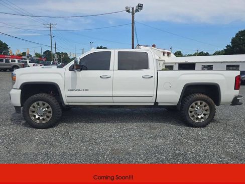 Used 2019 GMC Sierra 2500 Denali w/ Duramax Plus Package AWD/4WD image 4