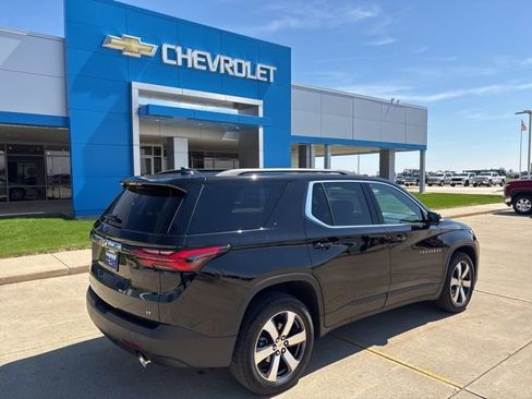 Used 2023 Chevrolet Traverse LT w/ LT Premium Package image 8