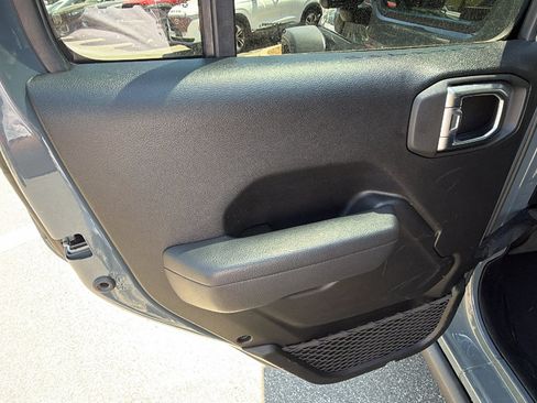 Used 2025 Jeep Wrangler Willys AWD/4WD image 22