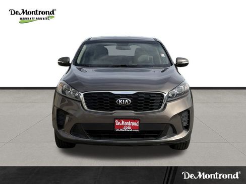 Used 2019 Kia Sorento LX image 2