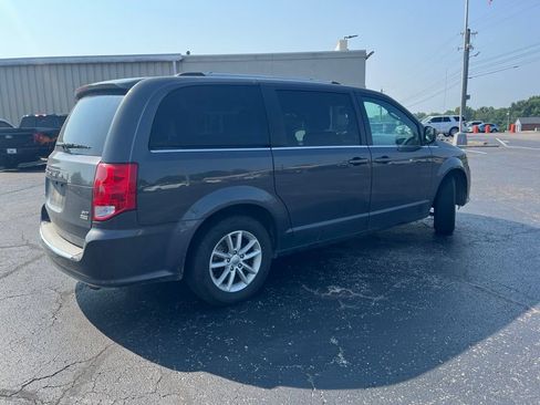 Used 2019 Dodge Grand Caravan SXT FWD image 3