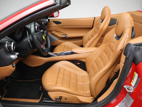Used 2019 Ferrari Portofino RWD image 11
