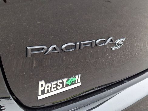 Used 2025 Chrysler Pacifica Limited FWD image 31
