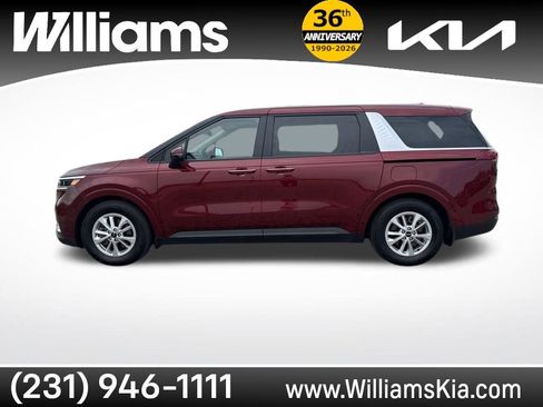 Used 2024 Kia Carnival LX FWD image 1