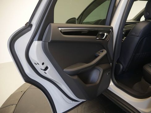 New 2026 Porsche Macan AWD/4WD image 17