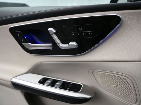 Used 2024 Mercedes-Benz GLC 300 4MATIC image 7