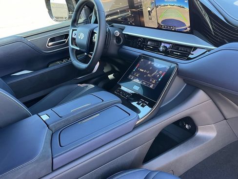 Certified 2026 INFINITI QX80 4WD w/ Sport Exterior Package image 9