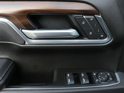 Used 2025 GMC Sierra 1500 SLT image 18