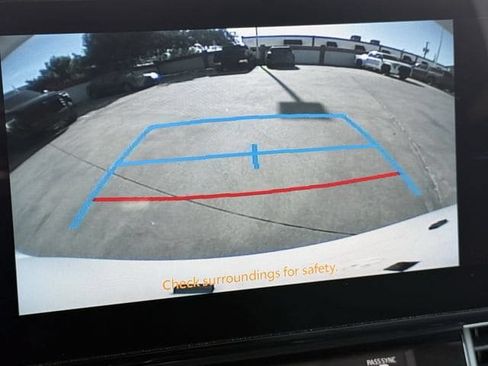 Used 2025 Toyota Sienna XLE FWD image 18