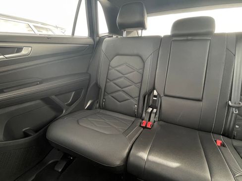 Used 2025 Volkswagen Atlas Cross Sport SE image 41